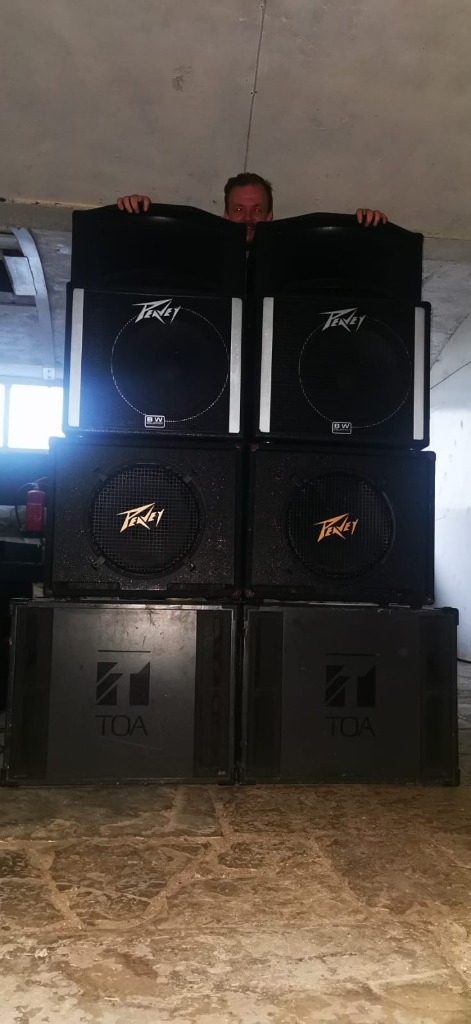 Stacked Peavey Speakers